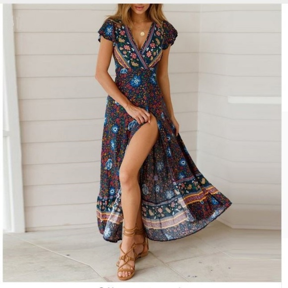 2021 Host Pick - Boho V-neck Maxi Printed Dress - Picture 3 of 15